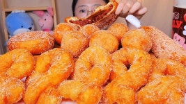 네이버 인플루언서 [네이버 인플루언서] 찹쌀꽈배기 찹쌀도너츠💛 팥도너츠 치즈핫도그 디저트 먹방 Dessert Mukbang