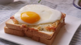 모자쓴 크로크무슈 [크로크마담 만들기 : croque madame] 브런치메뉴 아침식사추천[우미스쿠... | Doovi 모자쓴 크로크무슈 [크로크마담... 