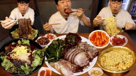 네이버 인플루언서 [네이버 인플루언서] 족발.불족발.보쌈.떡볶이.라면 껍데기까지 무제한으로 묵고 막국수 또묵자..