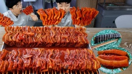 네이버 인플루언서 [네이버 인플루언서] 빨간오뎅 40개 1년만에 가서 털고 22cm가래떡볶이 털고 김밥 흡입!