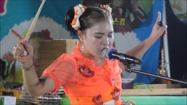 부여연꽃축제 버드리 *미운사랑*남행열차등 메들리 장구가위  공연 영상 | Doovi 부여연꽃축제 버드리 *미운사랑*남행열차등 메들리 장구가위... 