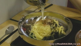 경남 김해 맛집 - 낭만멸치에서 국수와 돈가스를 먹었습니다. 김해 어방동 맛집 낭만멸치 | Doovi 경남 김해 맛집 - 낭만멸치에서 국수와... 