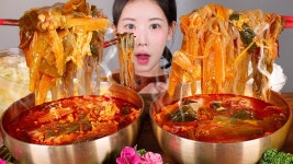 네이버 인플루언서 [네이버 인플루언서] 하얀 육개장 줄까 빨간 육개장 줄까🔥 40년 전통의 깊은 맛… 송돗골 육개장 먹방... 