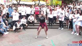 춤추는곰돌【(1)6월13일 홍대!! 비와도 한다!! 대박 여고생 댄스!! 】 | Doovi 춤추는곰돌【(1)6월13일 홍대!! 비와도 한다!! 대박 여고생... 