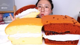 네이버 인플루언서 [네이버 인플루언서] 대왕카스테라 생크림 초코카스테라 대만카스테라 디저트 먹방 Dessert Mukbang