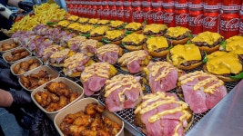 네이버 인플루언서 [네이버 인플루언서] 테이블 6개로 수제버거 하루 300개완판?! 월매출 8,000만원 역대급 미국식... 