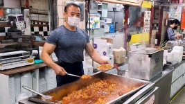 네이버 인플루언서 [네이버 인플루언서] 최고의 분식 맛집, 근육맨 사장님의 초대형 철판 떡볶이, 원조 계란말이 김밥, The... 
