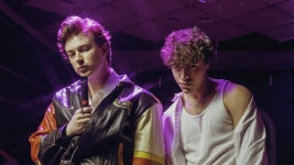 Mary Jane - Sofian Medjmedj & Adam Mišík: 노래 가사, 뮤직 비디오 및 콘서트