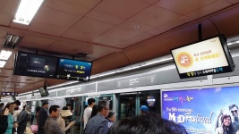 서울 지하철 7호선 고속터미널역 장암행 진입 (Seoul Subway... 서울 지하철 7호선 고속터미널역 장암행 진입 (Seoul Subway Line 7)