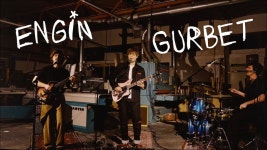 Gurbet - ENGIN: 노래 가사, 뮤직 비디오 및 콘서트