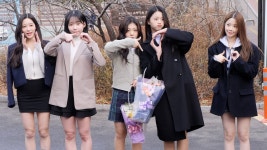클라씨 졸업 직캠 보는데 - 아이돌리즘 마이너 갤러리