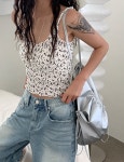 DAILYJOU - 샤샤르 잔꽃 플라워 물결 크롭 끈 나시 - 2 color - 코디북 샤샤르 잔꽃 플라워 물결 크롭 끈 나시 - 2 color