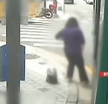 수원역 버스정류장에서 자해공갈한 시민CCTV 공개