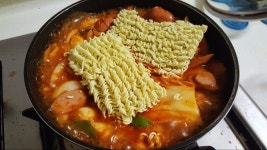 생일이라 집에서 먹은 부대찌개랑 찐게입니다 | 음식 갤러리 생일이라 집에서 먹은 부대찌개랑 찐게입니다 | 음식 갤러리 | 루리웹