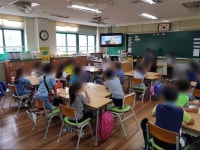 어느 한 학교 교실.jpg | 유머 게시판 | 루리웹 모바일