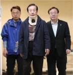 [속보] 김성태 목깁스 하고 퇴원 | 정치유머 게시판 | 루리웹 [속보] 김성태 목깁스 하고 퇴원 | 정치유머 게시판