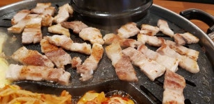 고기 무한리필 식당에서 리필을 못시켰습니다