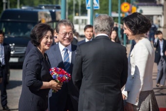 핀란드 대통령실에서 올린 문프 부부 사진 | 정치유머 게시판 | 루리웹