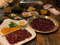육회육사시미