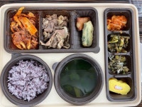 점심에 먹었던 본도시락