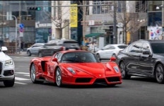 뭔가 합성인것 같은 자동차 사진.JPG | 유머 게시판 | 루리웹