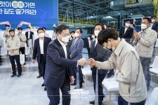 소속사) 광주글로벌모터스 준공 기념 행사 (with 2030) | 정치유머... 광주글로벌모터스 준공 기념 행사 (with 2030) | 정치유머 게시판... 