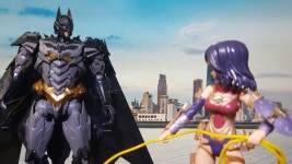 진실의 올가미 성능을 의심하는 원더우먼