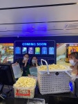 베트남 롯데시네마에서 무료 팝콘에 담는 용기 싸이즈도 프리한 프로모션 실시