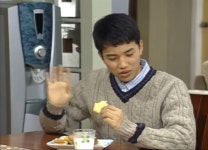 옛날 드라마 보다가 추억의 물건을 발견함 | 유머 게시판 | RULIWEB 옛날 드라마 보다가 추억의 물건을 발견함 | 유머 게시판 | 루리웹