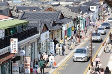 경리단길의 전철을 따라가고 있는 경주의 황리단길