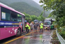 [속보] 순천서 잼버리 외국대원 태운 버스 교통사고…3명 경상 | 사회/정치/경제 정보 [속보] 순천서 잼버리 외국대원 태운 버스 교통사고…3명... 