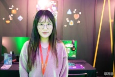 [버닝비버] 레트로한 도트의 잔잔한 감성, 로얄 블루의 마법 의상실 인터뷰 [버닝비버] 레트로한 도트의 잔잔한 감성, 로얄 블루의 마법 의상실... 