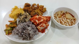 오늘 저녁은 동네 저렴한 한식뷔페