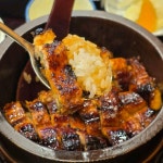 장어는 비싸면서도 대중적으로 많이 먹는 음식 같음