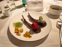 뷔페에서 플레이팅이 취미인 사람 in 라세느