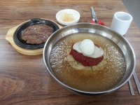 경주 맛집 밀면 수제 떡갈비 입니다