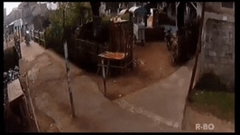 어떤 삼거리 풍경.cctv | 유머 게시판 어떤 삼거리 풍경.cctv | 유머 게시판 | 루리웹