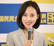 업소 출신은 출마도 못 하나 日 전직 아나운서 오열 폭로
