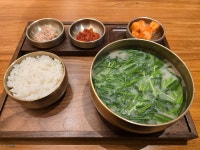 뜬금 없이 늦은 저녁에 국밥이 땡겨서