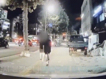 [영상] 차 문 두드려 항의한 여성 운전자…폭행당해 의식까지 잃었다 | 사회/정치/경제 정보 [영상] 차 문 두드려 항의한 여성 운전자…폭행당해...