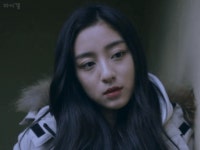 일진녀가 돈 받고 키스 해주는 장면