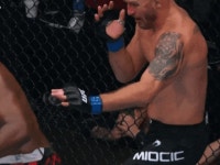 UFC 챔피언이 태권도 사범이랑 6개월동안 준비한 킥 ㄷㄷGIF