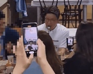 움짤 술자리서 노래부르는 권성동