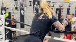 Ebanie Bridges treats fans to perky holiday bum while back at gym in Australia - Daily Star Ebanie Bridges treats fans to perky... 