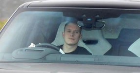 Phil Jones shows off new £170,000 Range Rover as Man Utd stars parade swanky motors - Daily Star Phil Jones shows off new £170... 