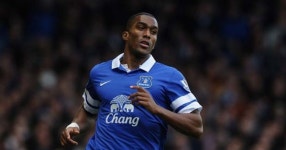 Evertons Roberto Martinez says Distin on another level following Arsenal draw - Daily Star Evertons Roberto Martinez says... 