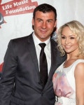 Boxing champ Joe Calzaghe splits from TV star girlfriend - Daily Star Boxing champ Joe Calzaghe splits from TV star girlfriend