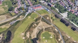 Housing development stalled amid row over 'golf ball strike risk' - Liverpool Echo Housing development stalled amid row over...
