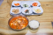 제주 여행에서 먹은 김치찌개 게하파티 고기국수 흑돼지 무한리필 돼지국밥