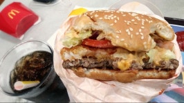 맥도날드 1955 해쉬브라운 버거 먹었습니다. | 음식 갤러리 맥도날드 1955 해쉬브라운 버거 먹었습니다. | 음식 갤러리 | 루리웹